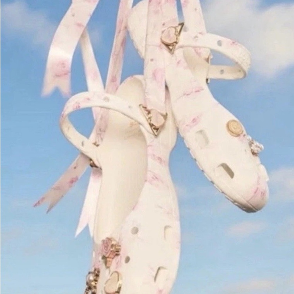 CROCS Floral Classic Clog in White with Pink Rose Print - Picture 3 of 7